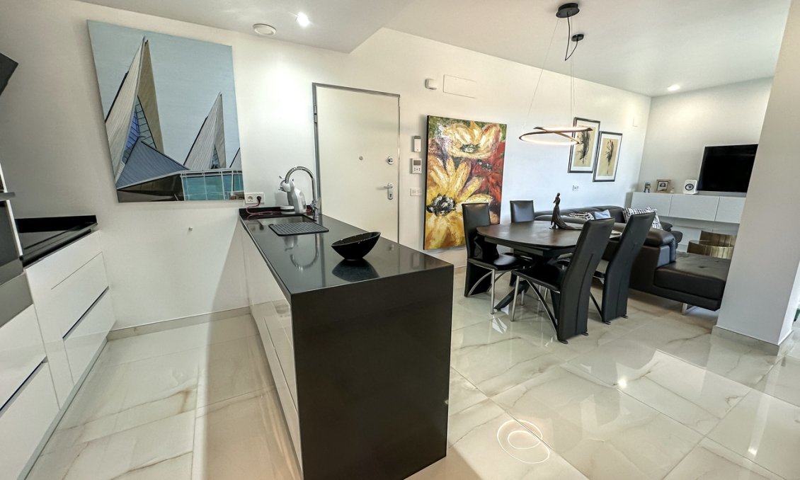 Resale - Penthouse -
Los Altos - AMANECER