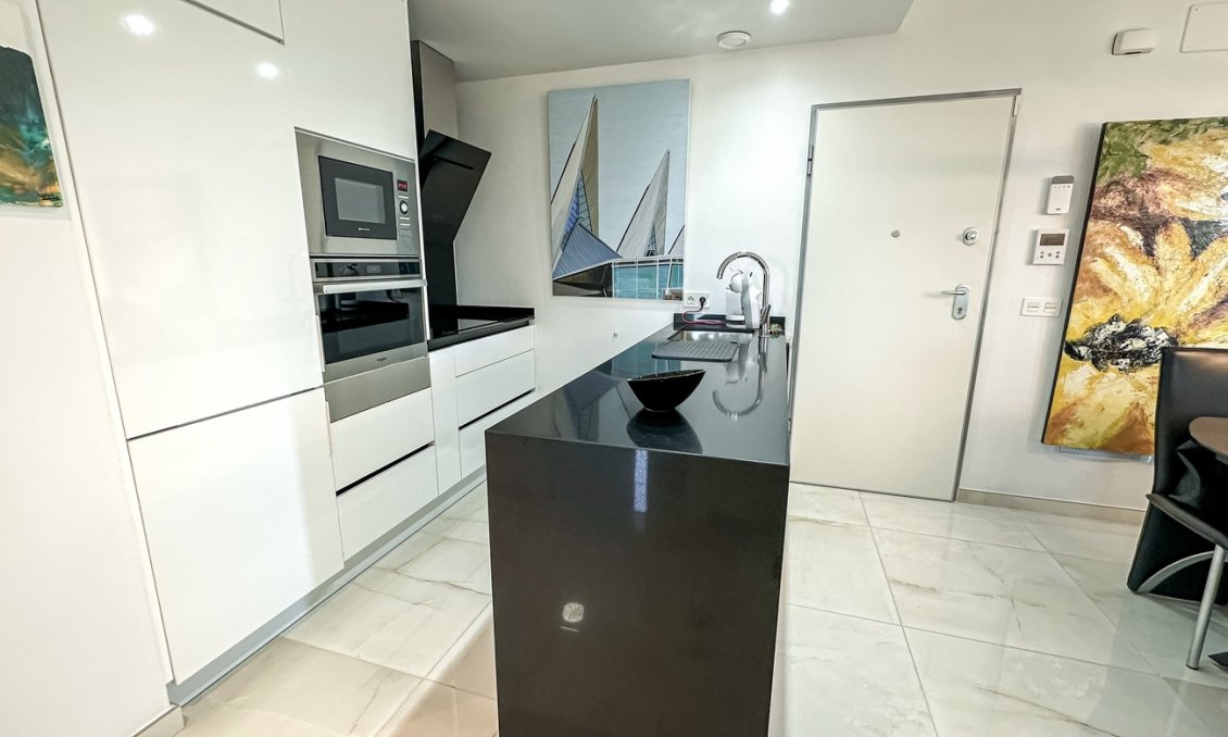 Resale - Penthouse -
Los Altos - AMANECER