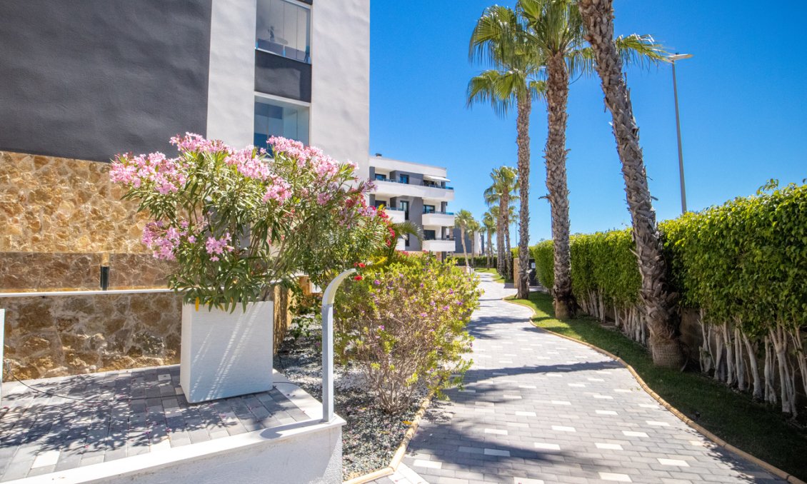 Resale - Penthouse -
Los Altos - AMANECER