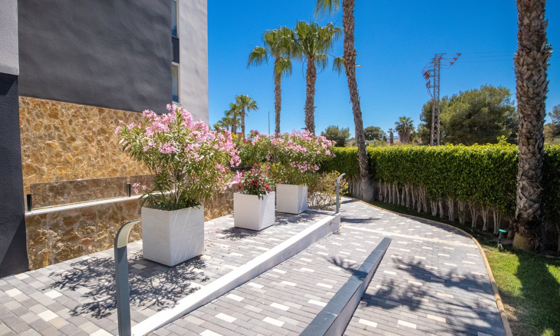 Resale - Penthouse -
Los Altos - AMANECER