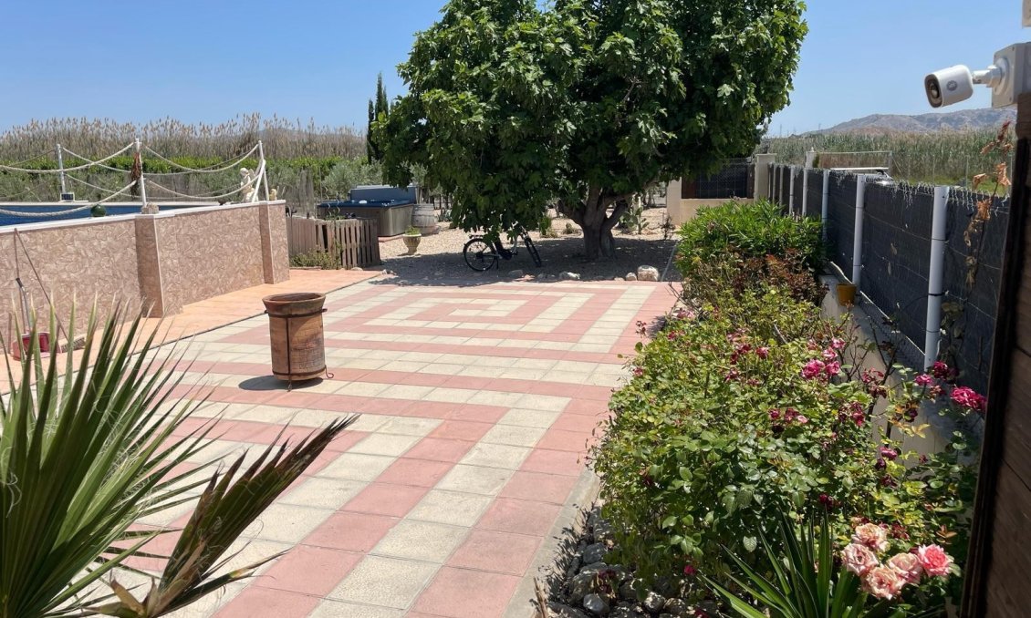 Wiederverkauf - Villa -
Villena - Inland