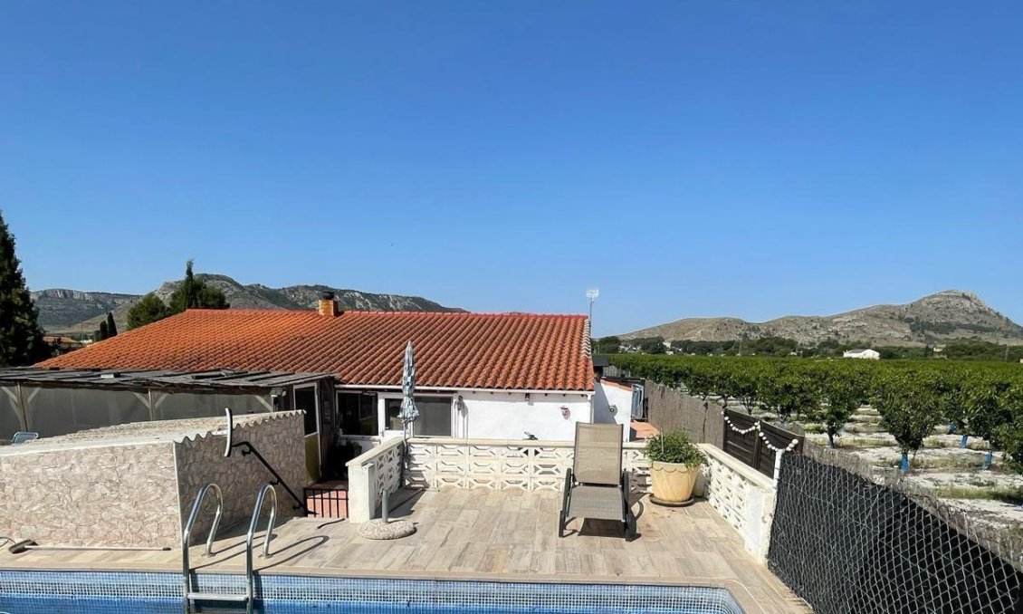 Wiederverkauf - Villa -
Villena - Inland