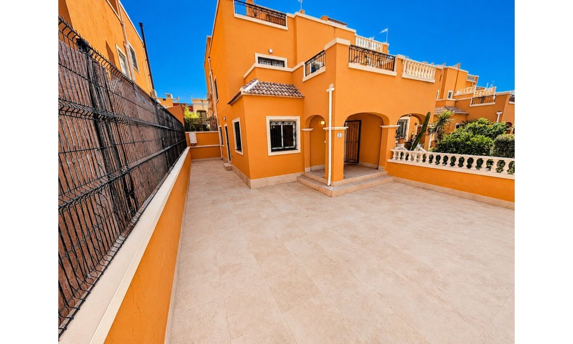 Resale - Villa -
Orihuela Costa - Costa Blanca