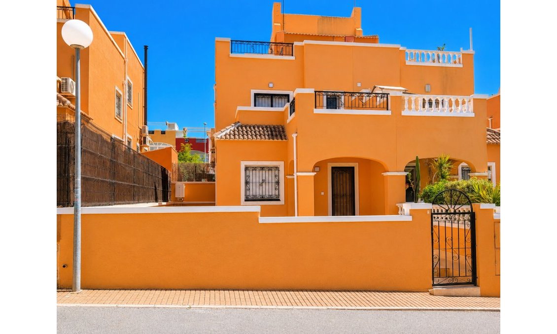Resale - Villa -
Orihuela Costa - Costa Blanca
