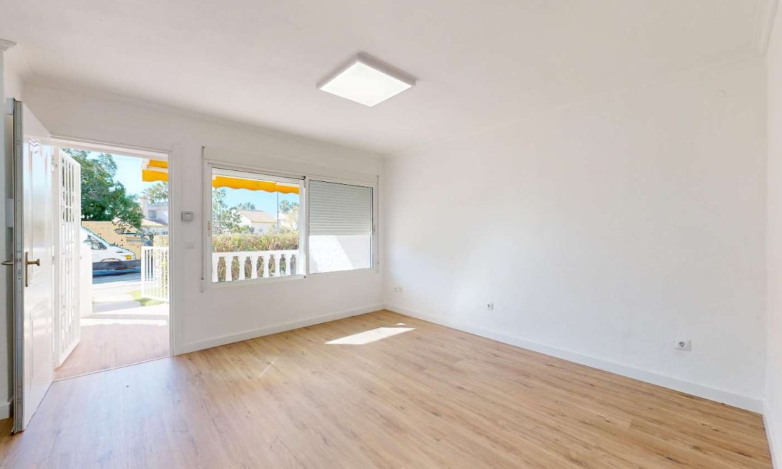 Resale - Bungalow -
Orihuela - Inland