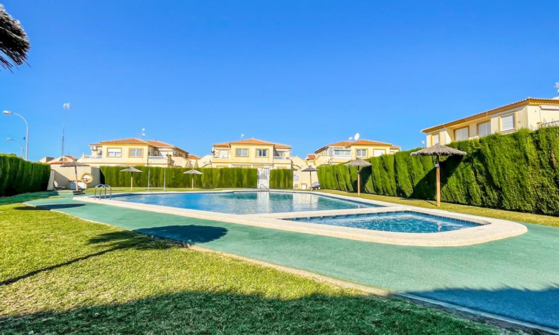 Resale - Bungalow -
Orihuela Costa - Costa Blanca