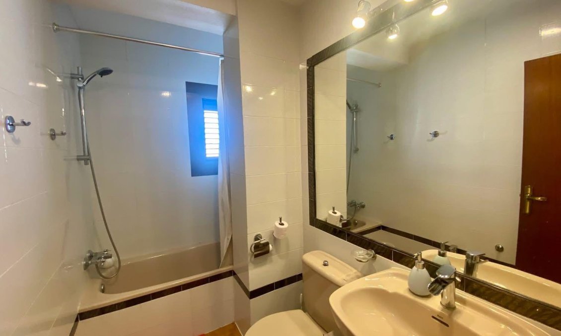 Revânzare - Apartament -
Cabo Roig
