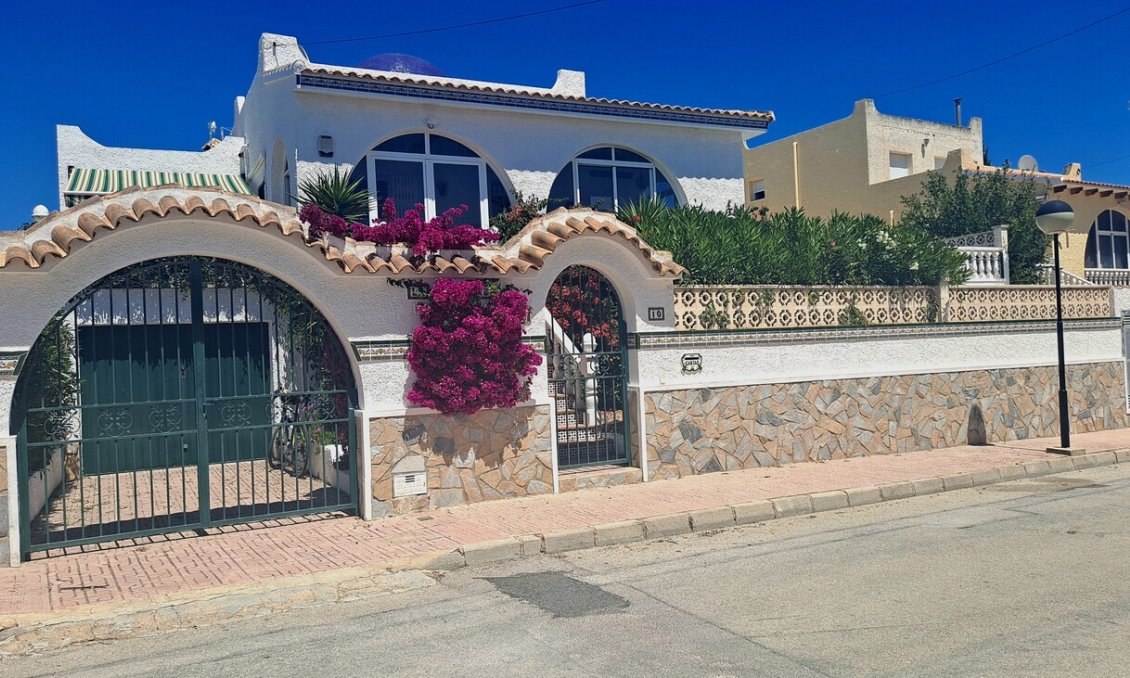 Resale - Villa -
San Miguel de Salinas - Inland