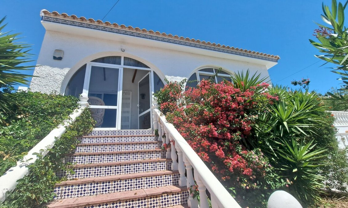 Resale - Villa -
San Miguel de Salinas - Inland