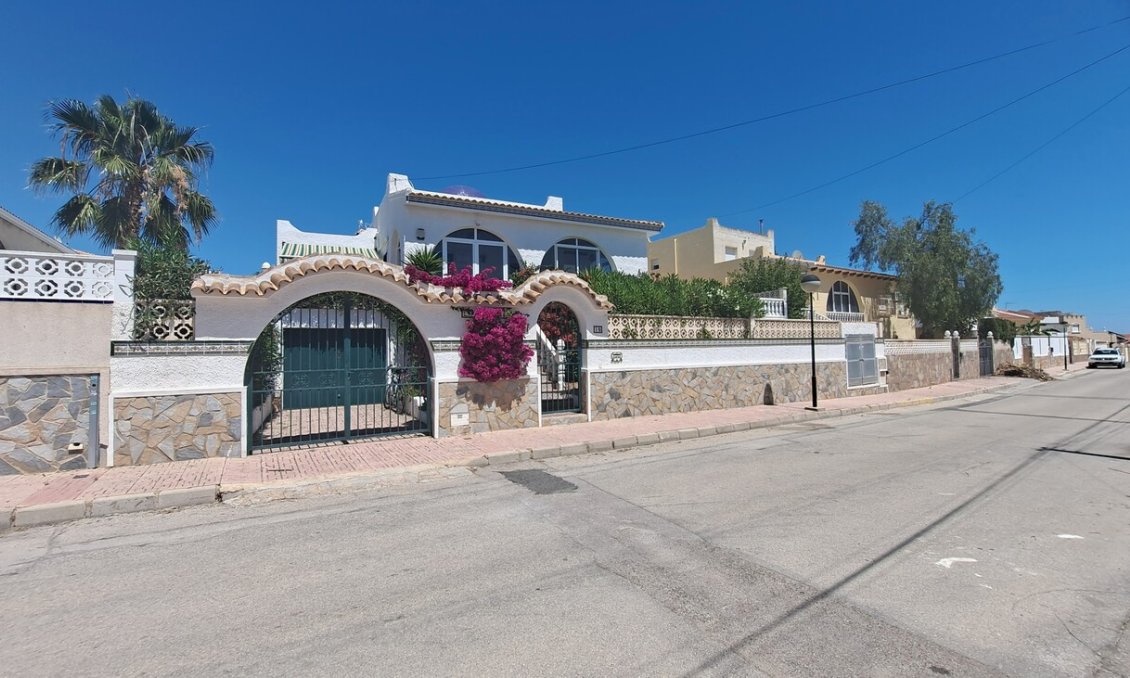 Resale - Villa -
San Miguel de Salinas - Inland