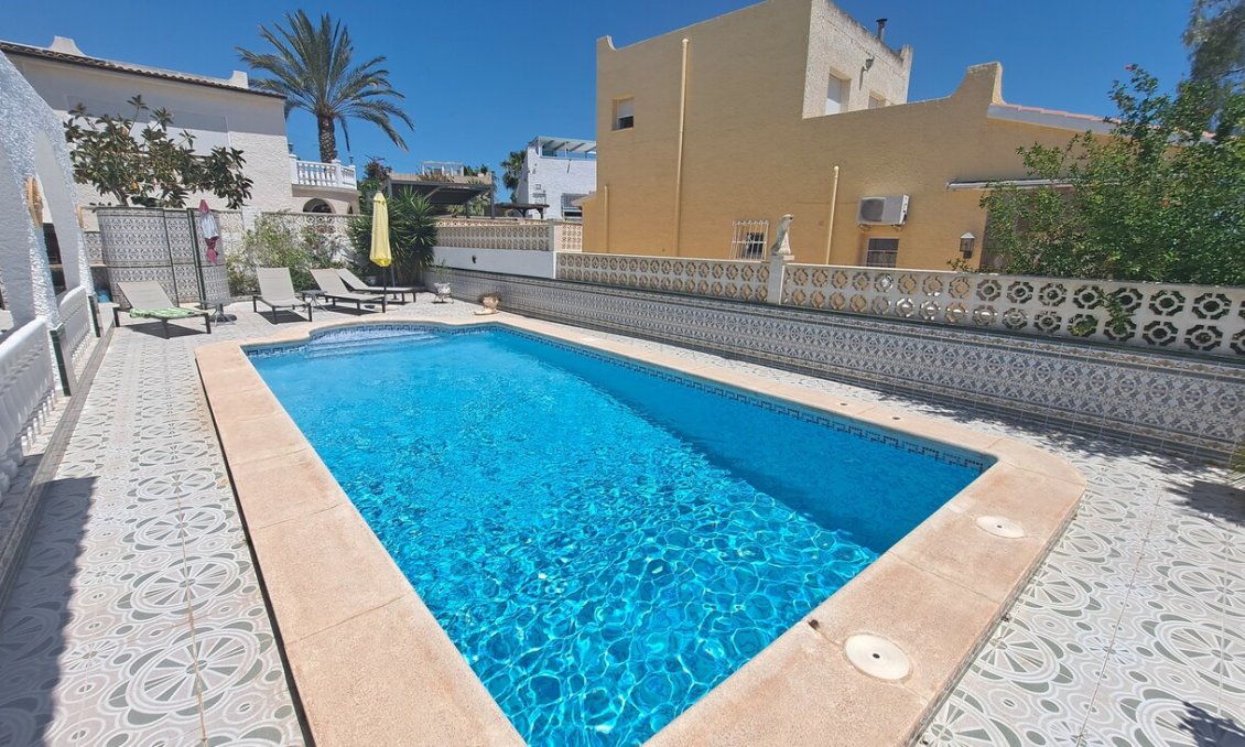 Resale - Villa -
San Miguel de Salinas - Inland