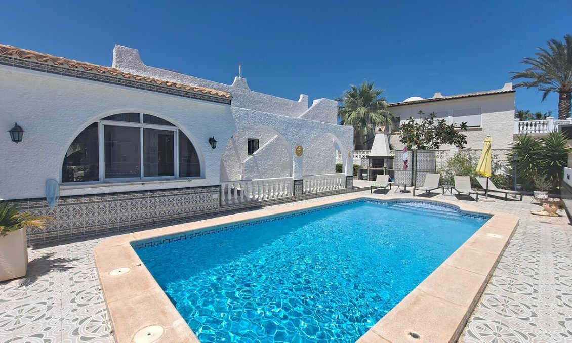 Resale - Villa -
San Miguel de Salinas - Inland