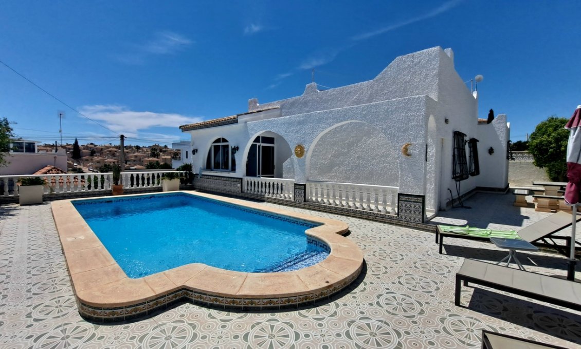 Resale - Villa -
San Miguel de Salinas - Inland