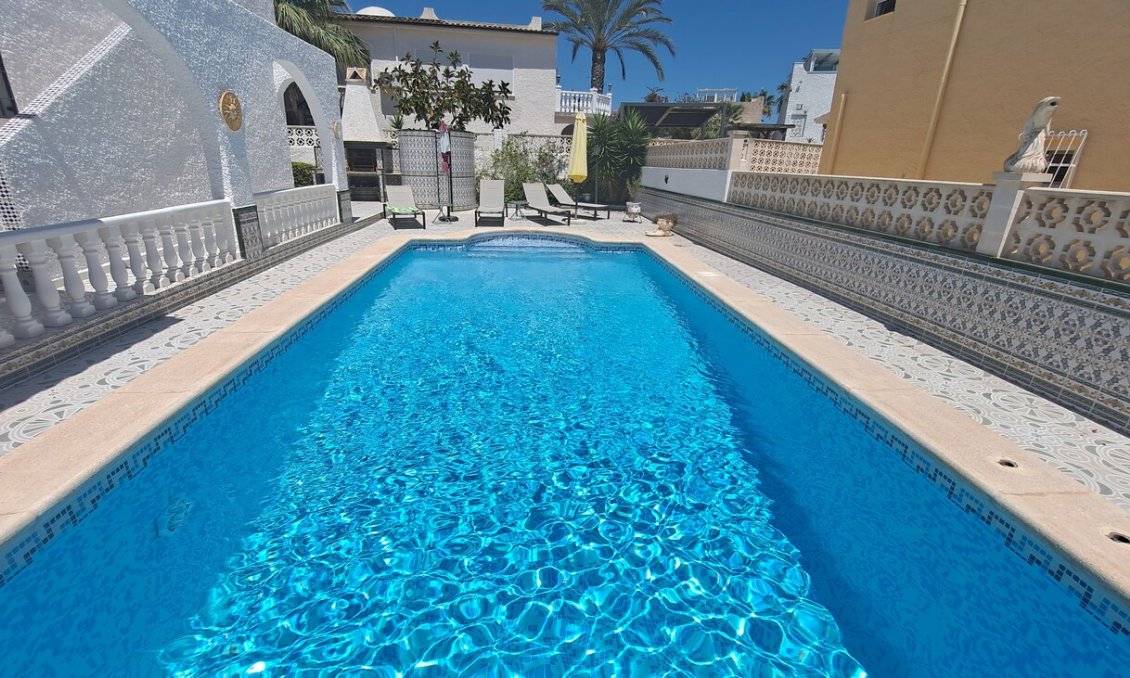 Resale - Villa -
San Miguel de Salinas - Inland