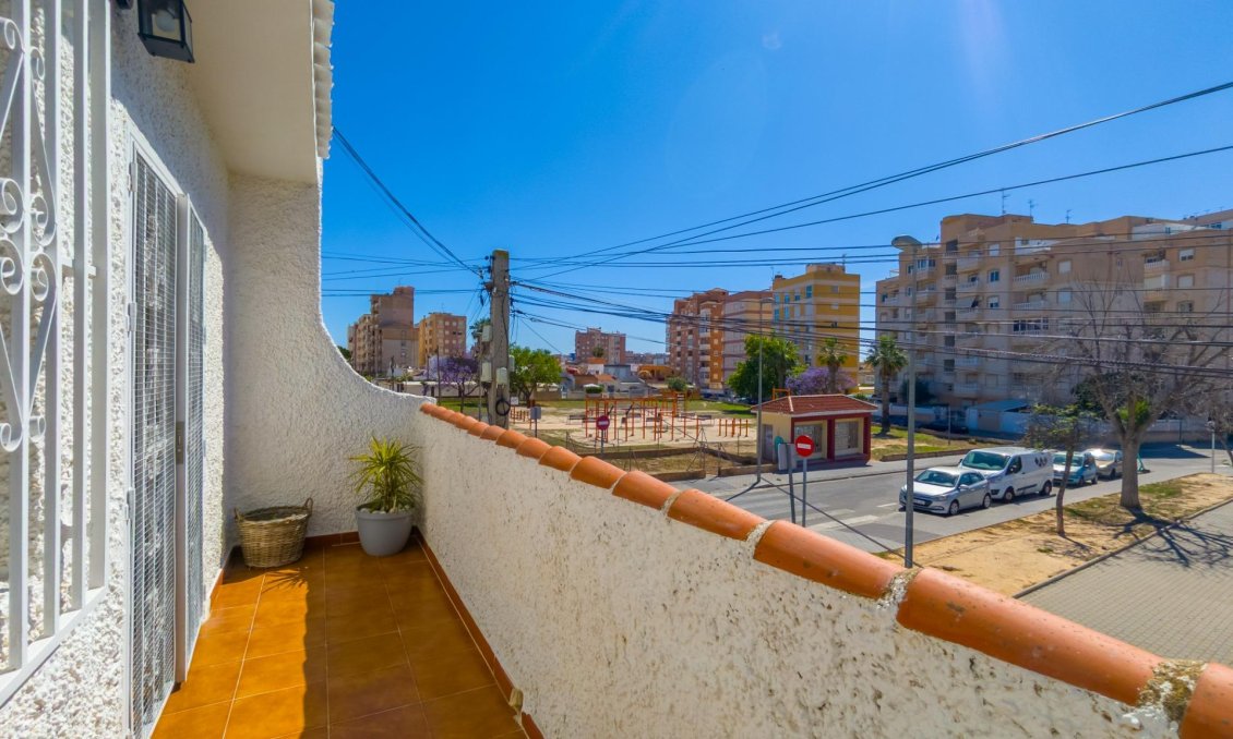 Wiederverkauf - Stadthaus -
Torrevieja - Nueva Torrevieja