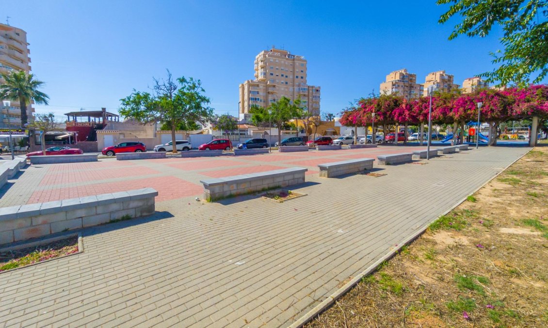 Wiederverkauf - Stadthaus -
Torrevieja - Nueva Torrevieja