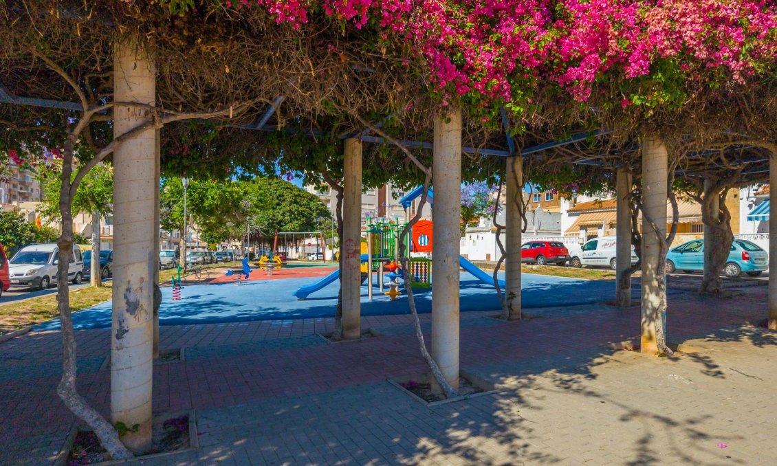 Wiederverkauf - Stadthaus -
Torrevieja - Nueva Torrevieja