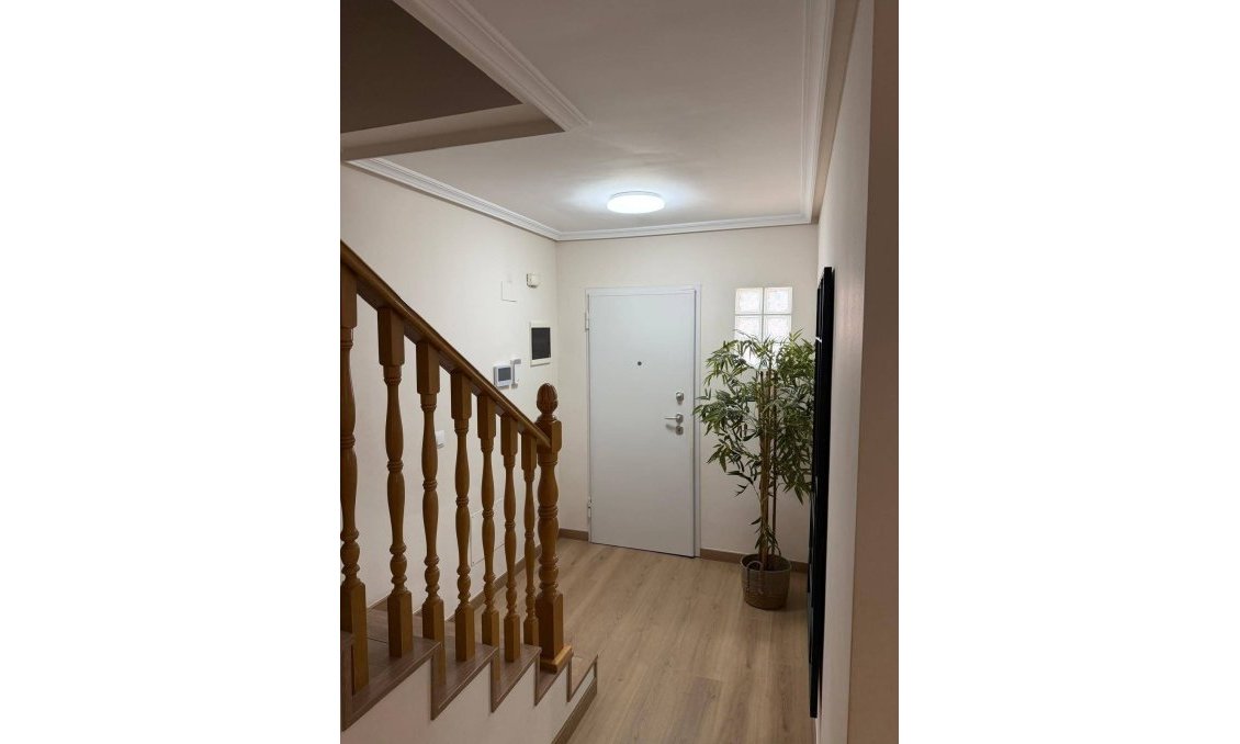 Resale - Townhouse -
San Javier - La Senda Del Recuerdo