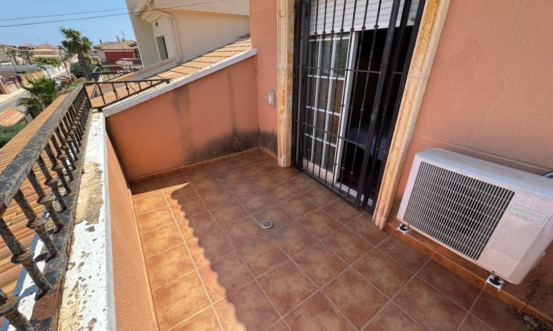Wiederverkauf - Villa -
Torrevieja - Zona Los Frutales