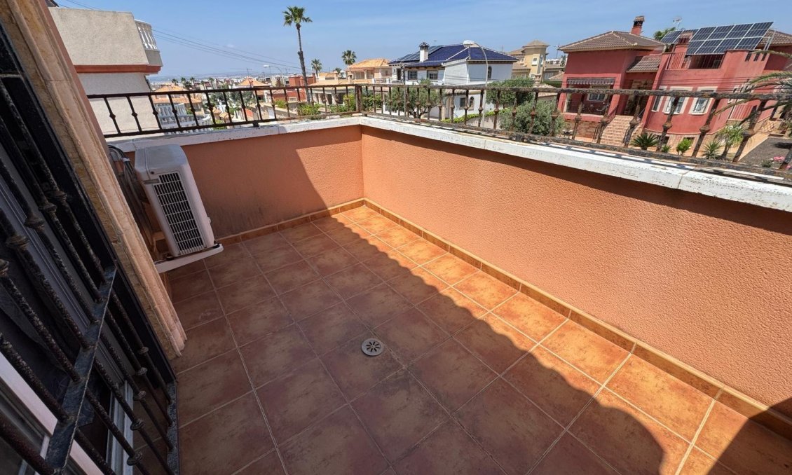 Wiederverkauf - Villa -
Torrevieja - Zona Los Frutales