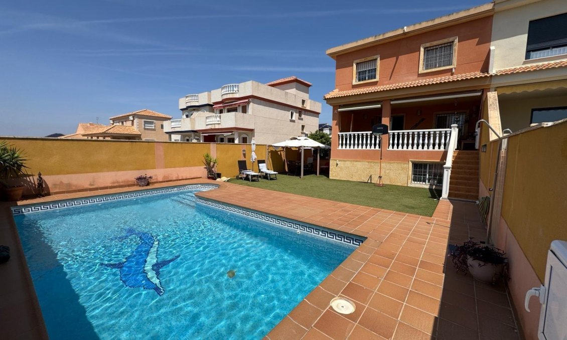Wiederverkauf - Villa -
Torrevieja - Zona Los Frutales