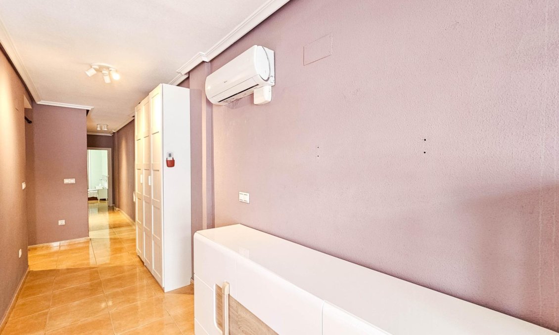 Wiederverkauf - Wohnung -
Torrevieja - PARQUE DE LAS NACIONES