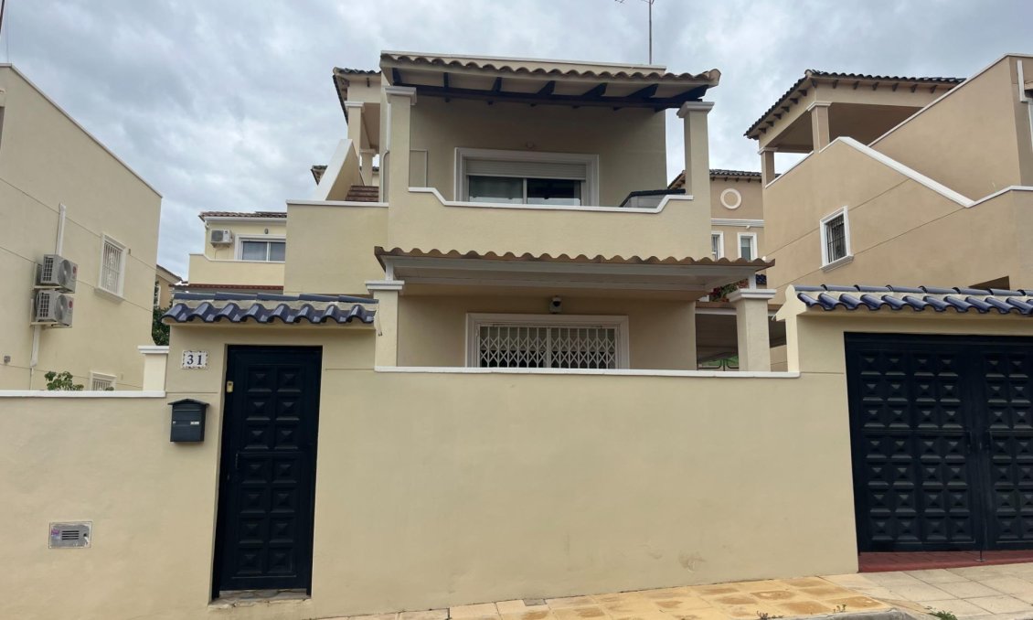 Resale - Duplex -
San Miguel de Salinas - Las Filipinas