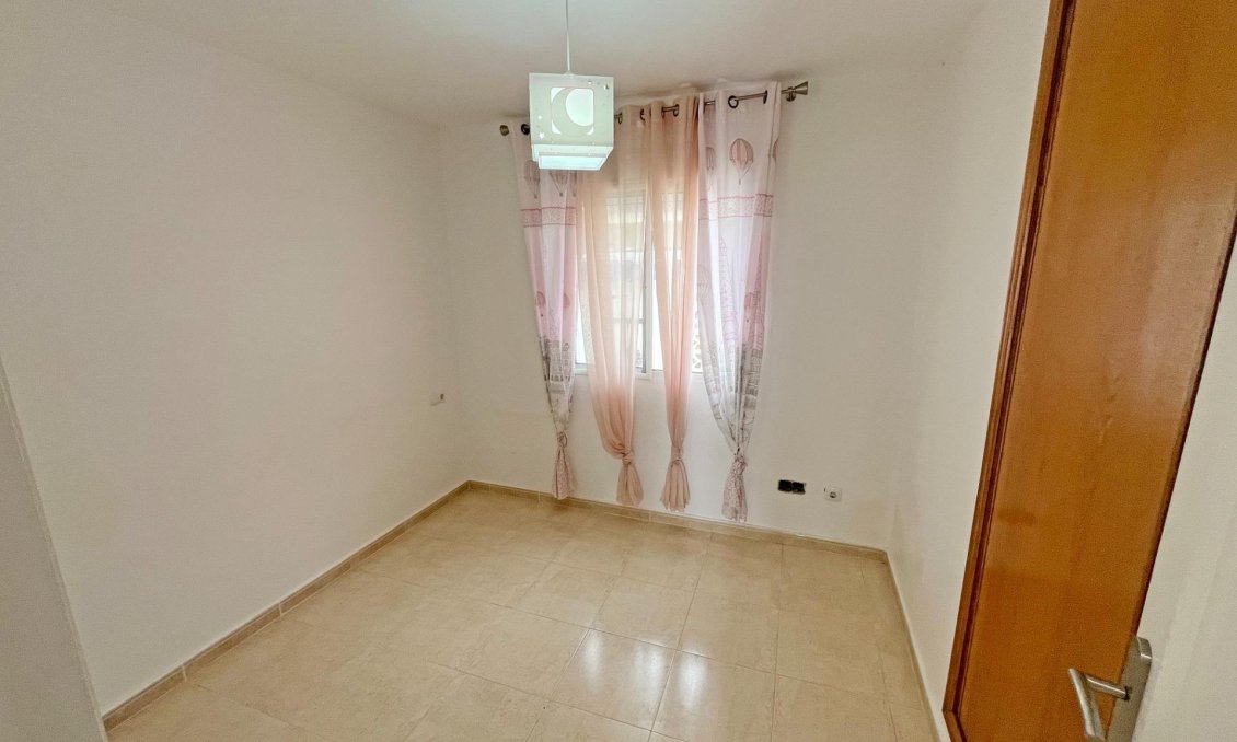 Resale - Duplex -
San Miguel de Salinas - Las Filipinas