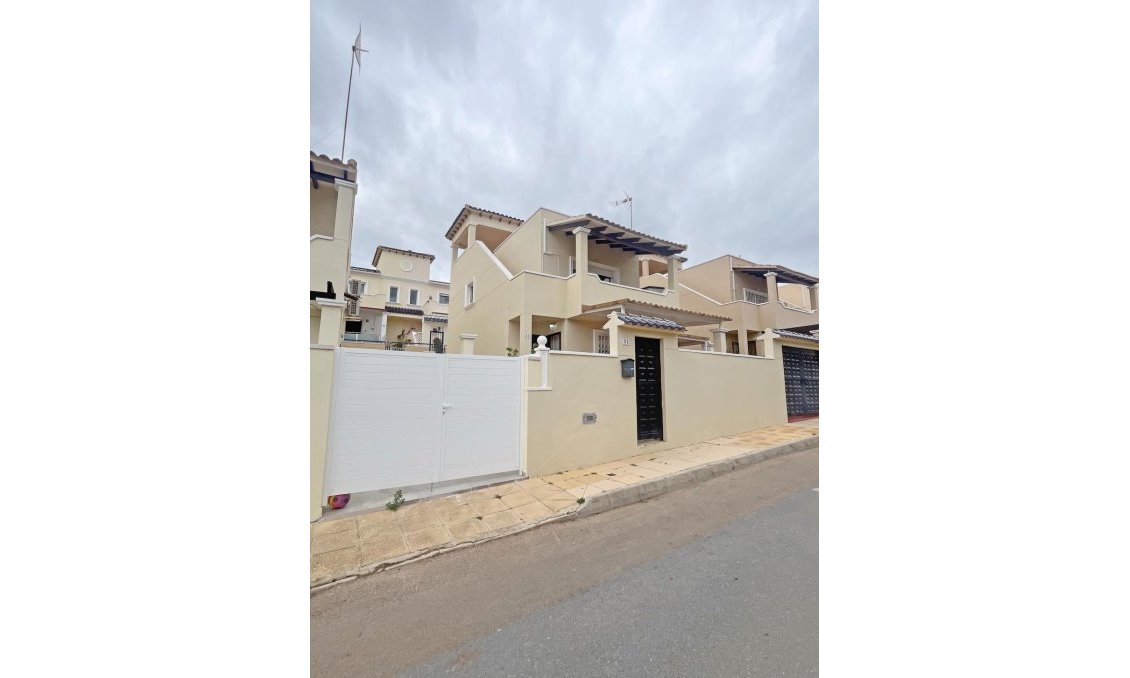 Resale - Duplex -
San Miguel de Salinas - Las Filipinas