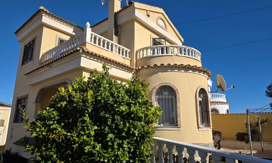 Resale - Villa -
Orihuela Costa - Villamartín-las Filipinas