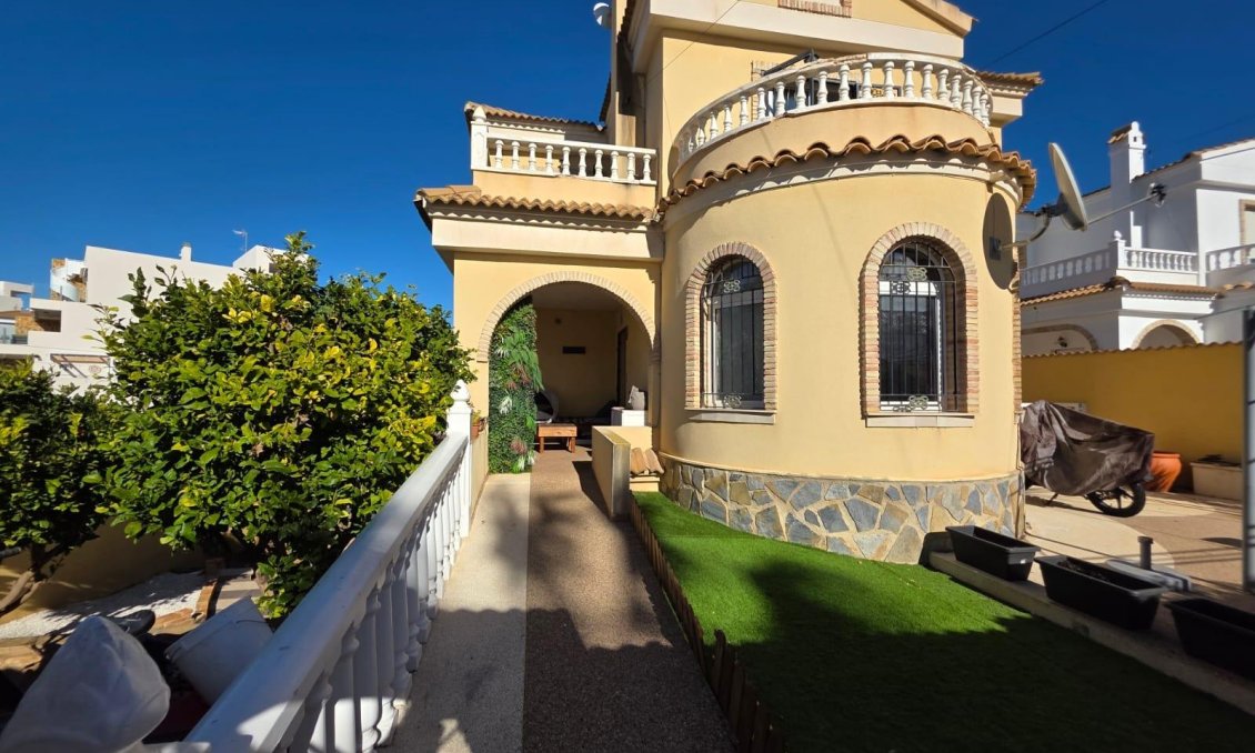 Resale - Villa -
Orihuela Costa - Villamartín-las Filipinas