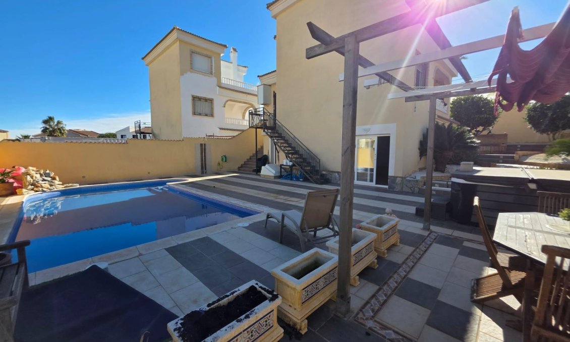 Resale - Villa -
Orihuela Costa - Villamartín-las Filipinas