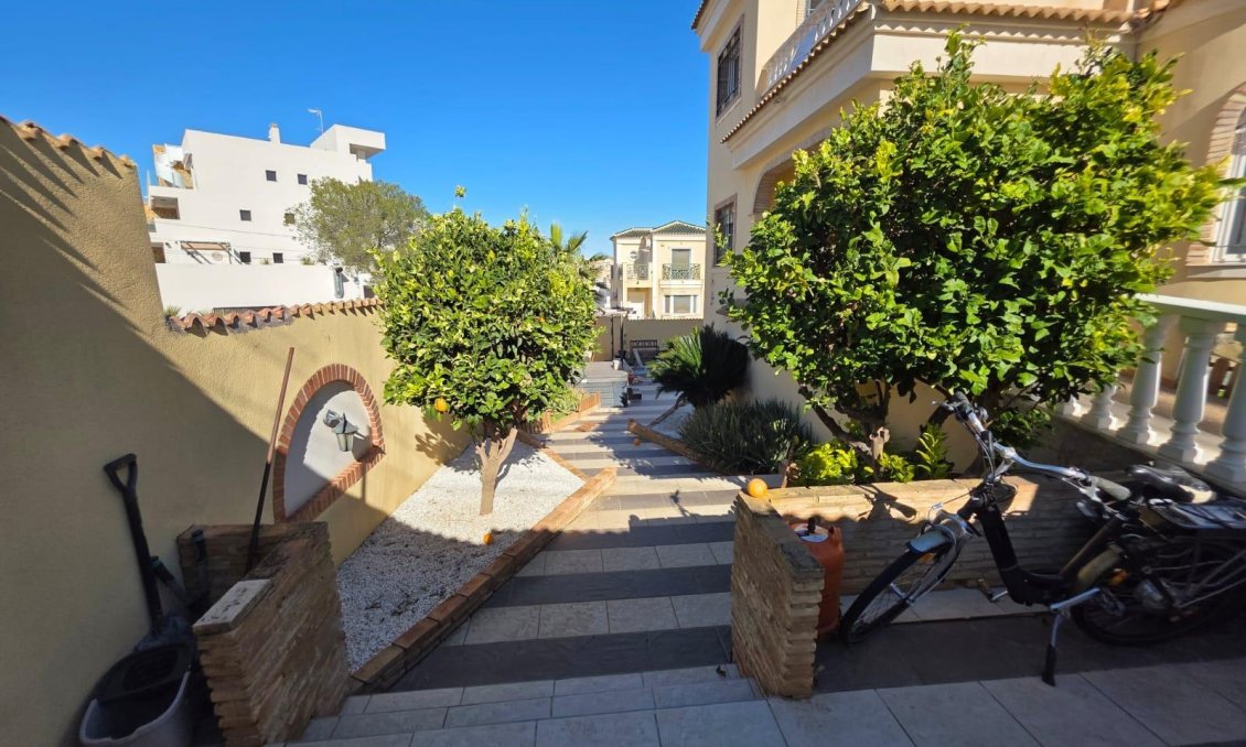 Resale - Villa -
Orihuela Costa - Villamartín-las Filipinas