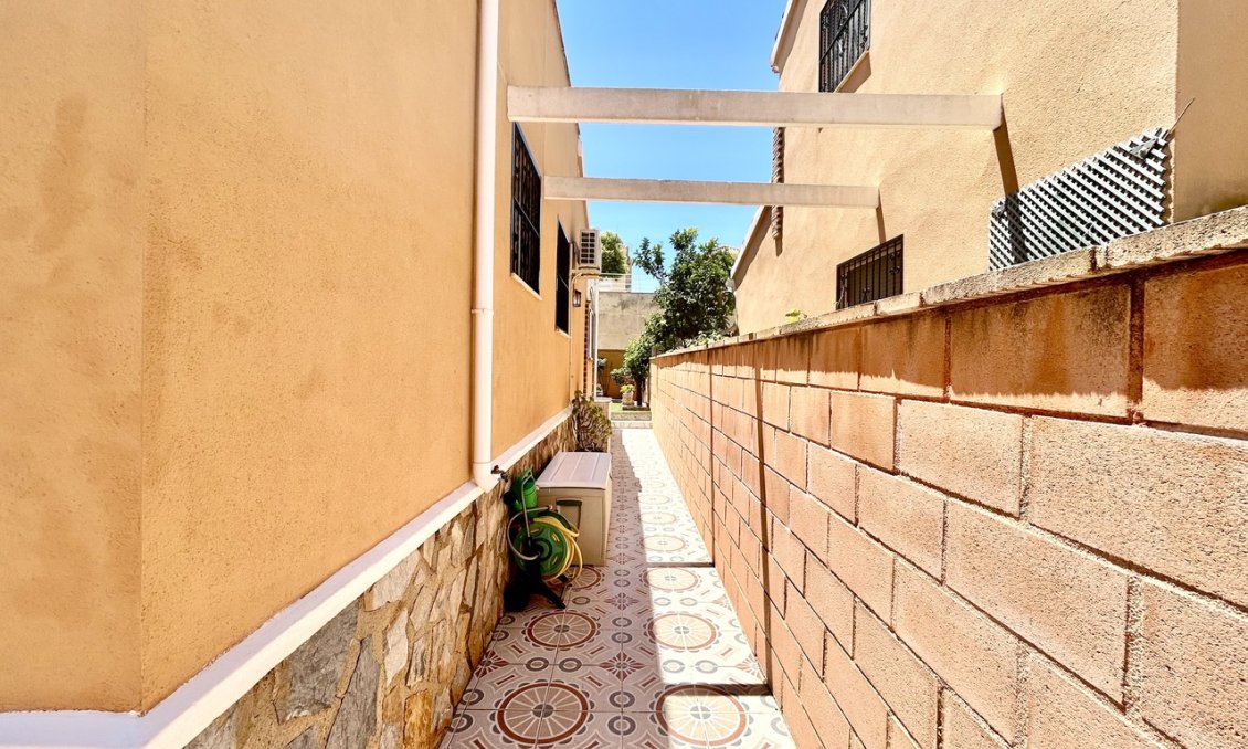 Resale - Villa -
Los Balcones - Costa Blanca