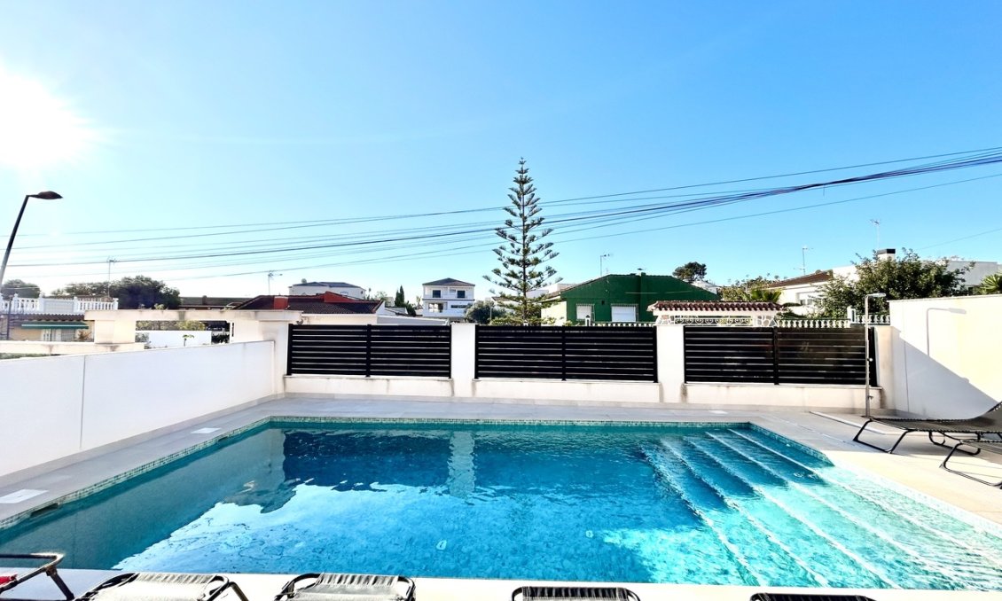 Resale - Villa -
Los Balcones - Costa Blanca