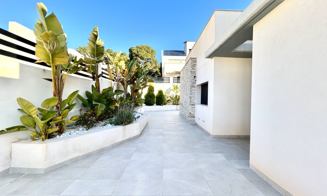 Resale - Villa -
Los Balcones - Costa Blanca