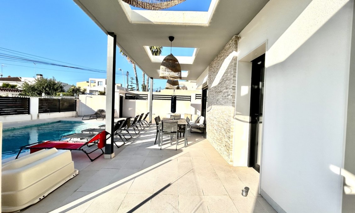 Resale - Villa -
Los Balcones - Costa Blanca