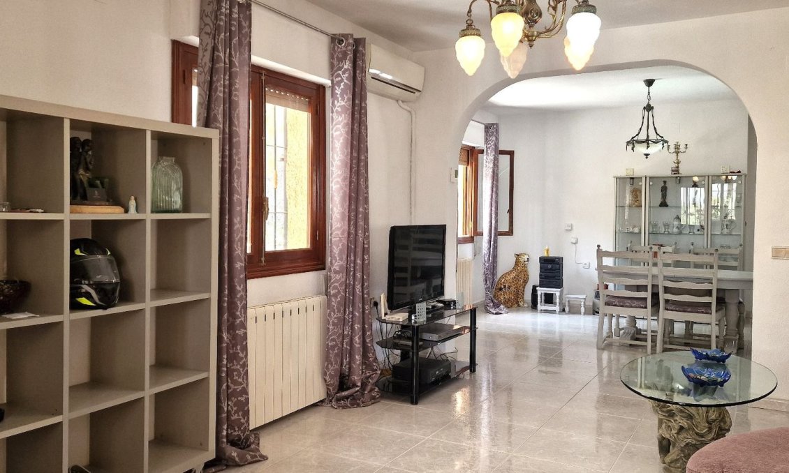 Resale - Villa -
Orihuela - Inland