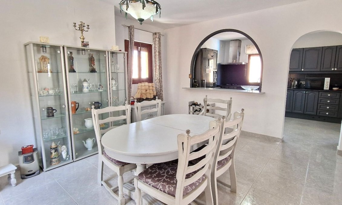 Resale - Villa -
Orihuela - Inland