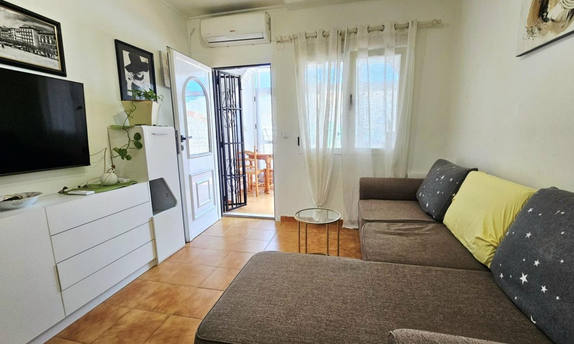 Resale - Bungalow -
Torrevieja - Nueva Torrevieja
