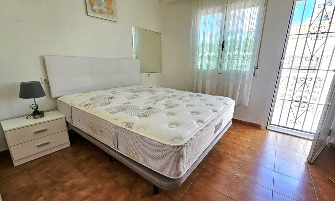Resale - Bungalow -
Torrevieja - Nueva Torrevieja