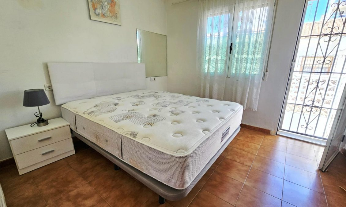 Resale - Bungalow -
Torrevieja - Nueva Torrevieja