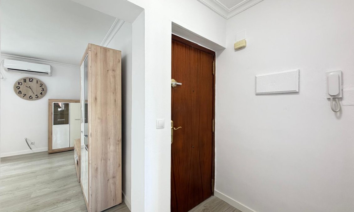 Revânzare - Apartament -
Torrevieja - Centro