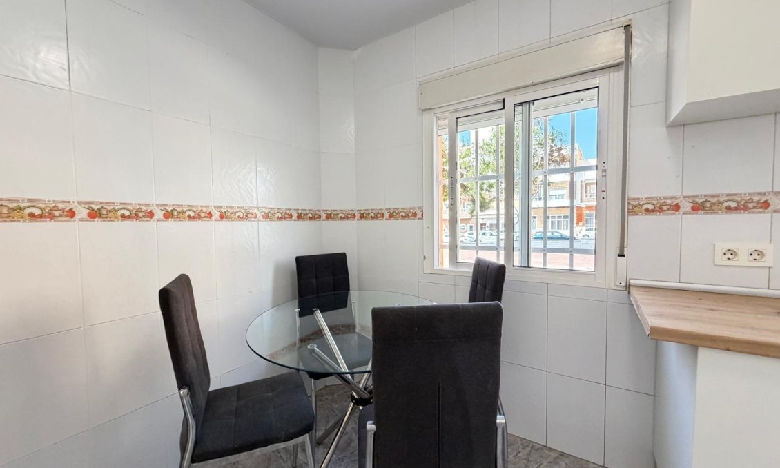 Revânzare - Apartament -
Torrevieja - Centro