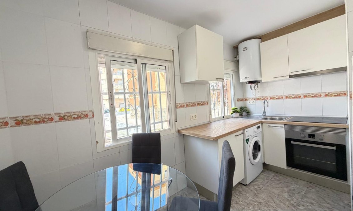 Revânzare - Apartament -
Torrevieja - Centro