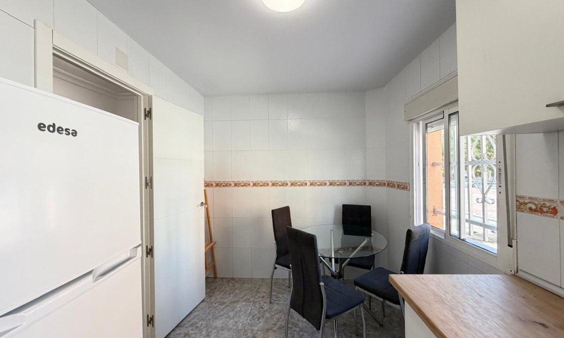Revânzare - Apartament -
Torrevieja - Centro