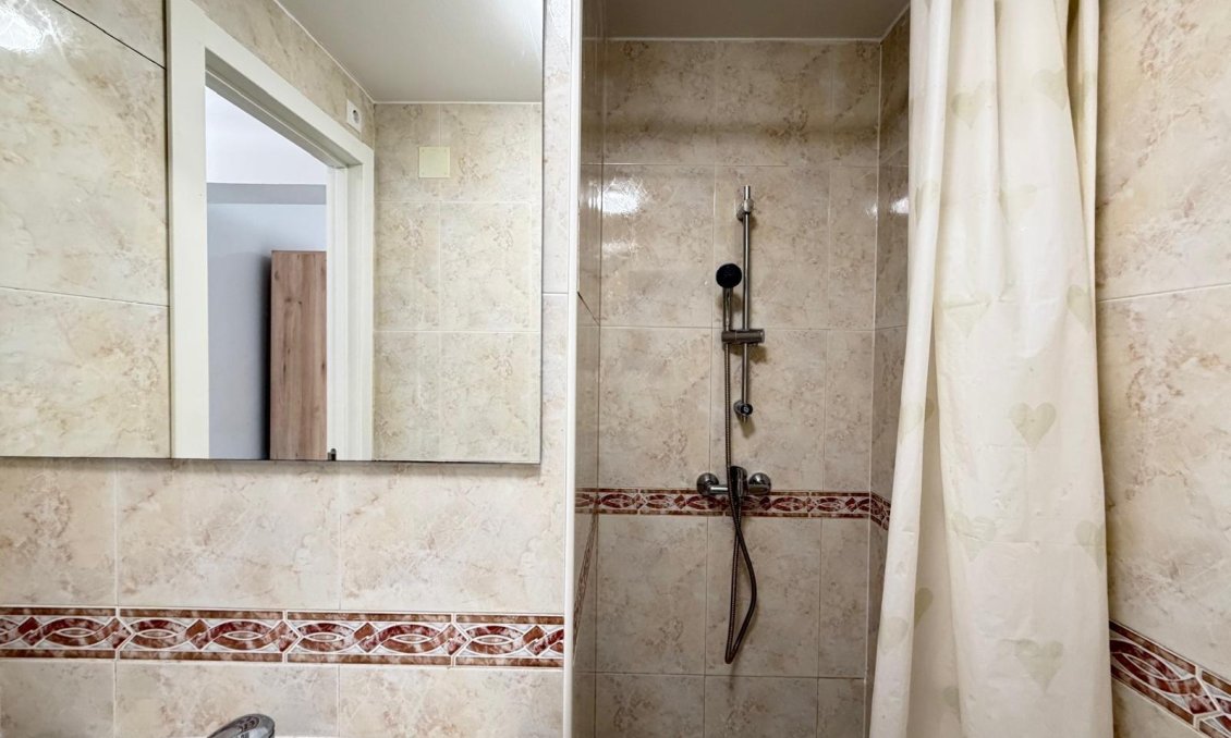 Revânzare - Apartament -
Torrevieja - Centro