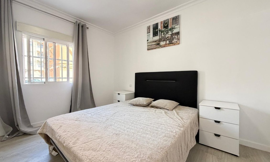 Revânzare - Apartament -
Torrevieja - Centro