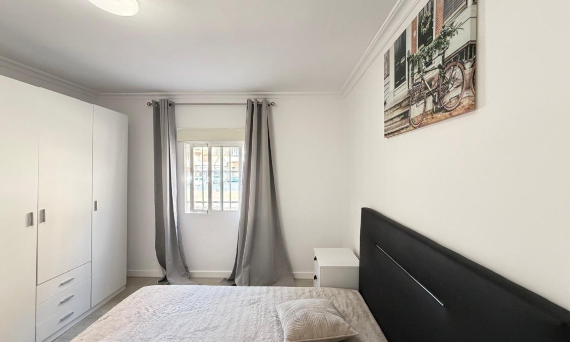 Revânzare - Apartament -
Torrevieja - Centro