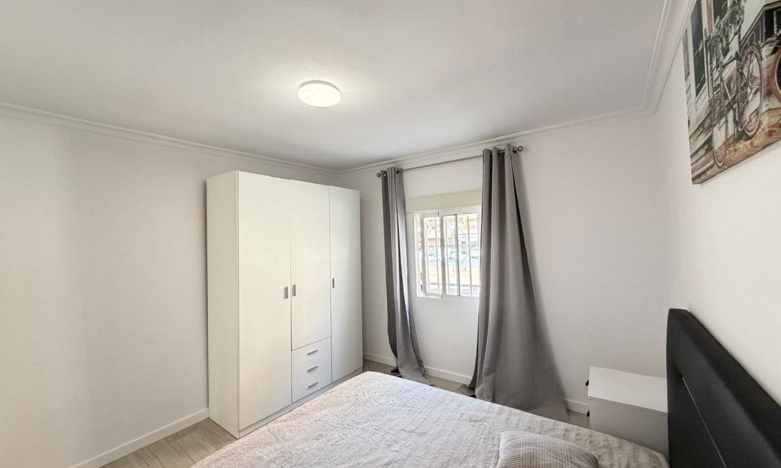 Revânzare - Apartament -
Torrevieja - Centro
